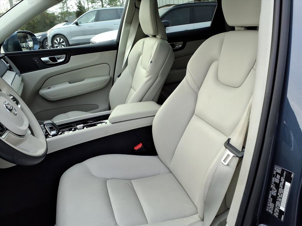 Certified 2023 Volvo XC60 B5 Plus w/ Climate Package image 18