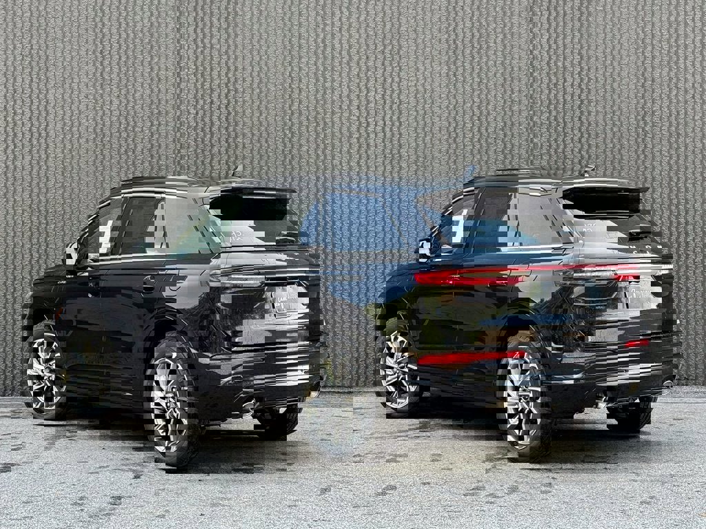 New 2025 Lincoln Corsair Grand Touring image 3