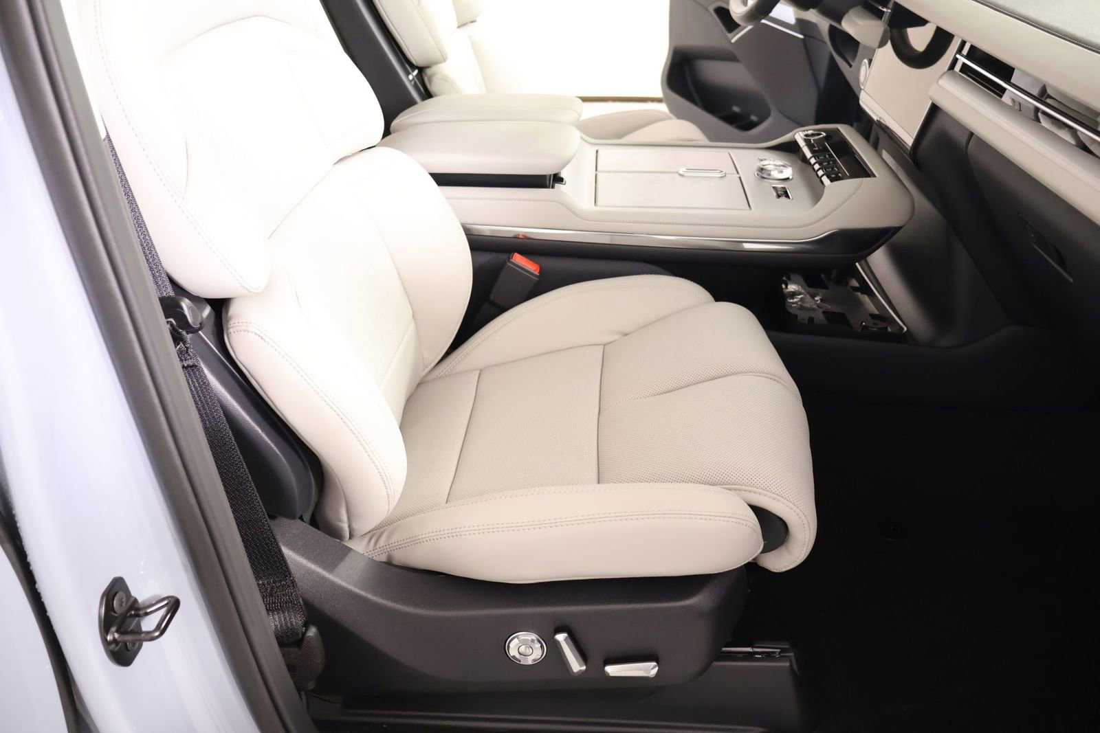 New 2026 Lincoln Navigator L Reserve AWD/4WD image 15