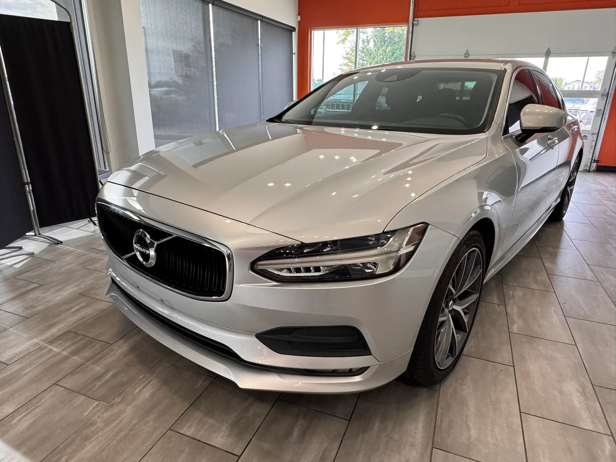 Used 2019 Volvo S90 T5 Momentum FWD image 12