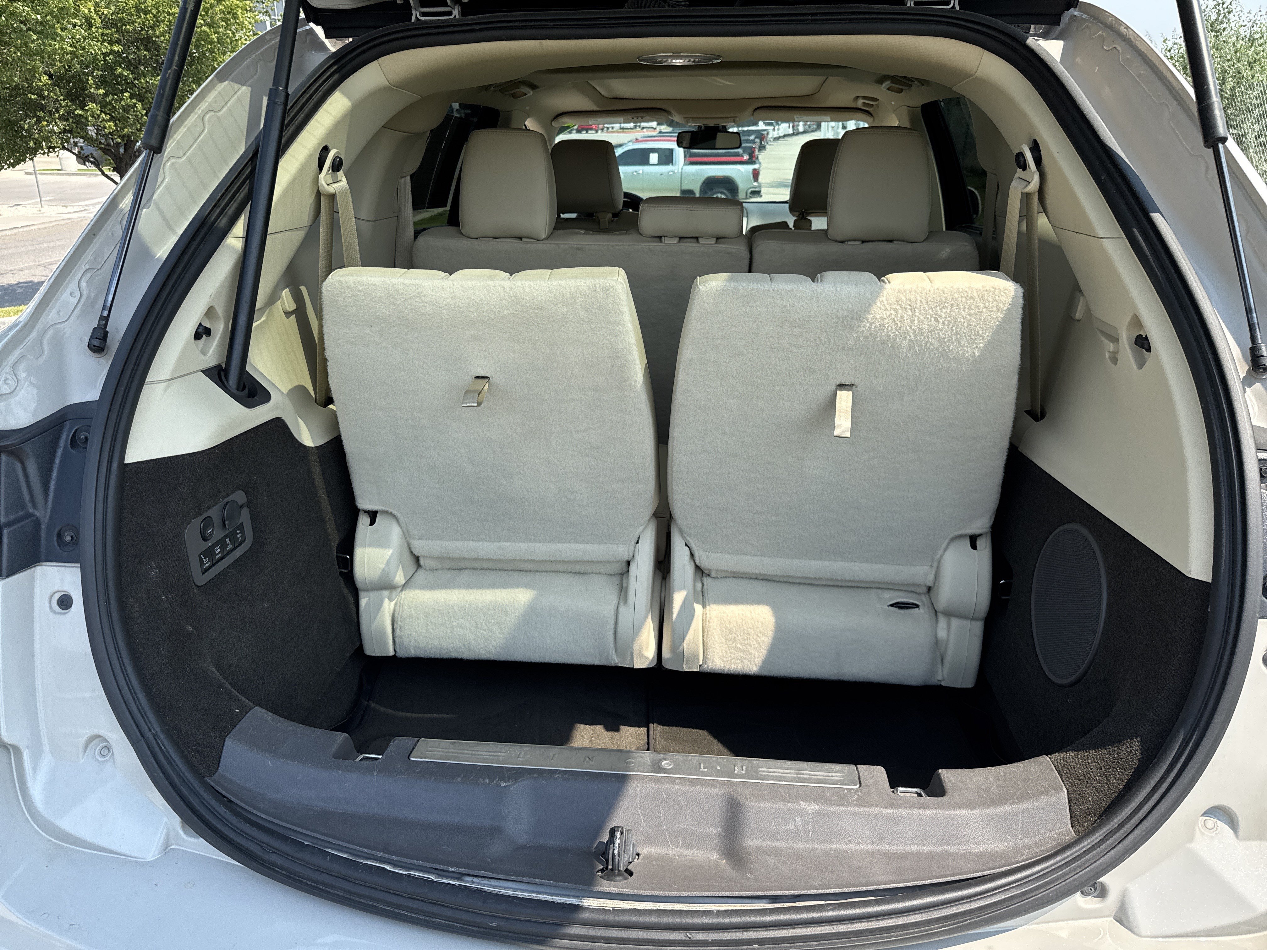 Used 2019 Lincoln MKT AWD image 24