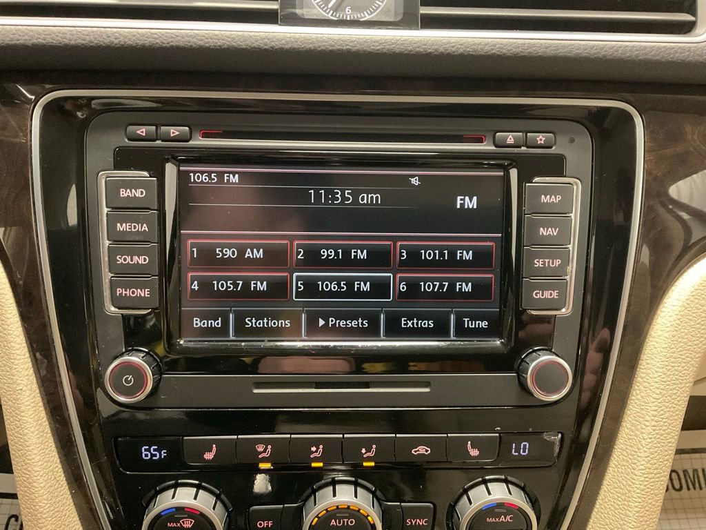 Used 2015 Volkswagen Passat TDI SEL Premium image 22