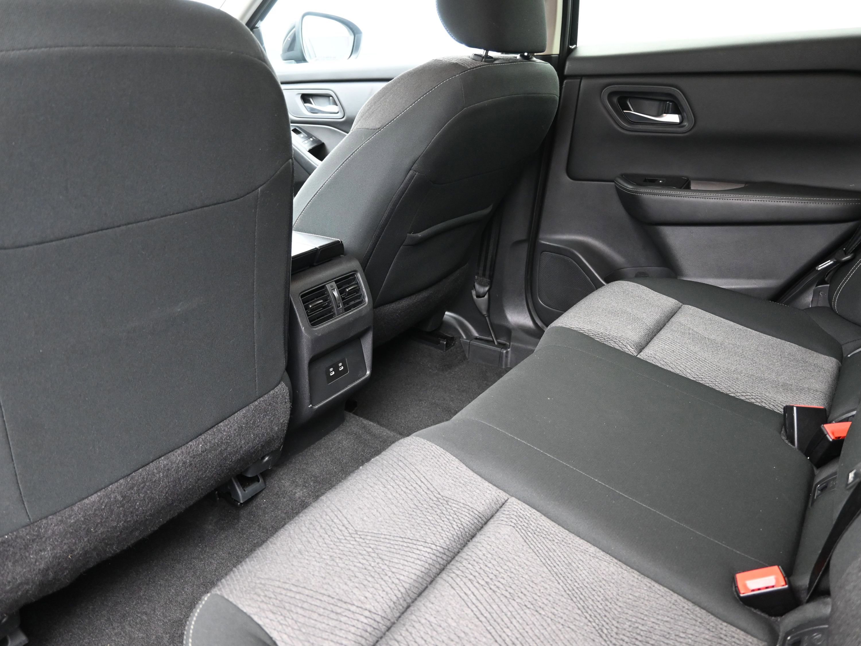 Used 2024 Nissan Rogue SV image 20