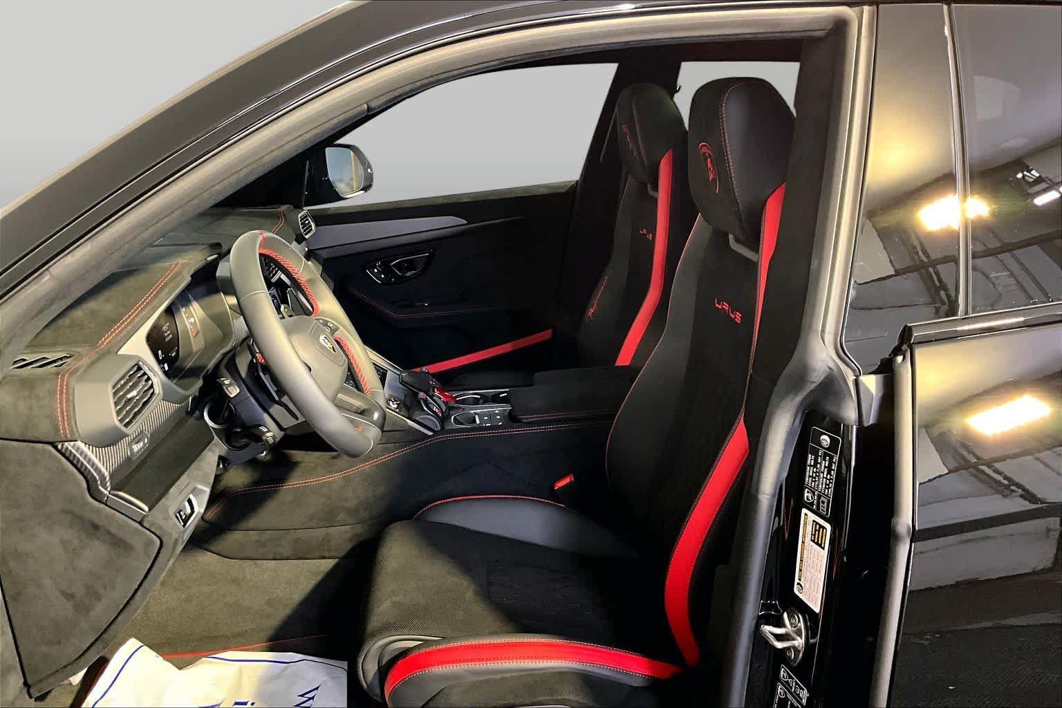 Used 2024 Lamborghini Urus Performante AWD/4WD image 9