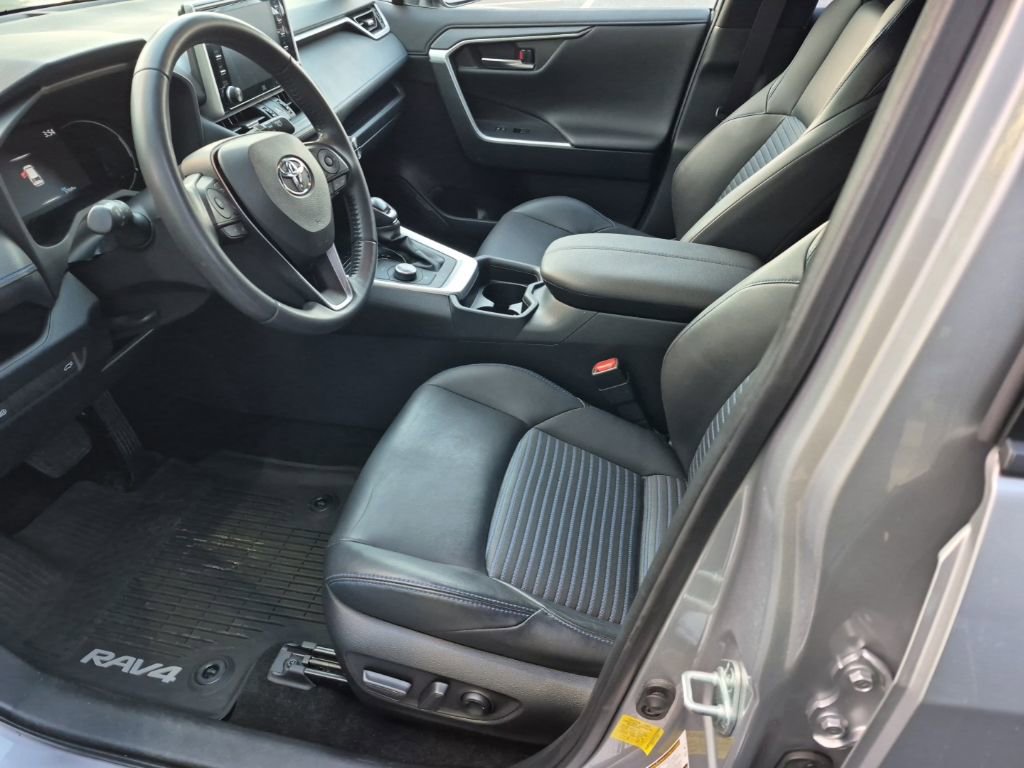 Used 2020 Toyota RAV4 XSE image 17