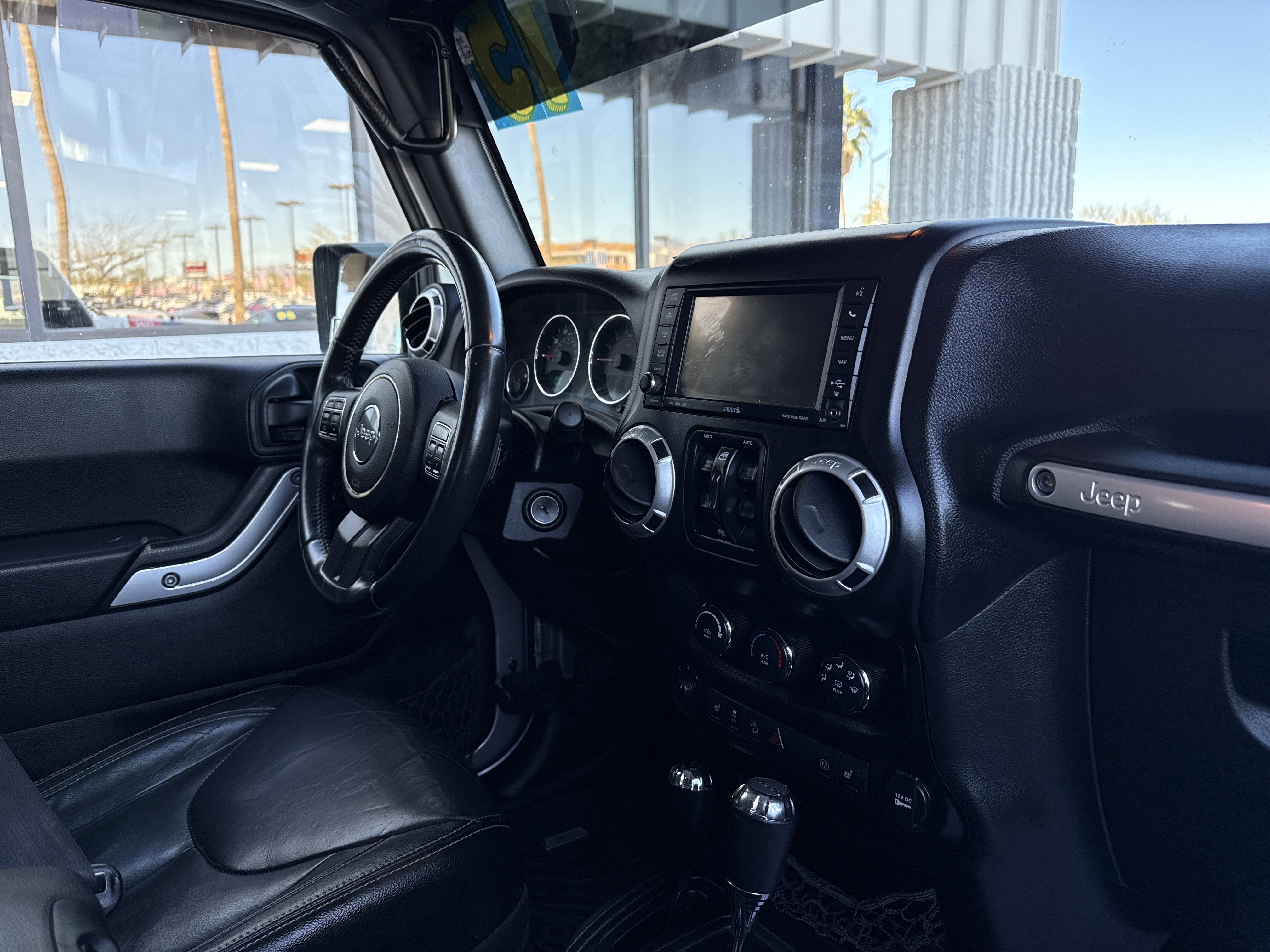 Used 2015 Jeep Wrangler Unlimited Rubicon w/ Connectivity Group image 43