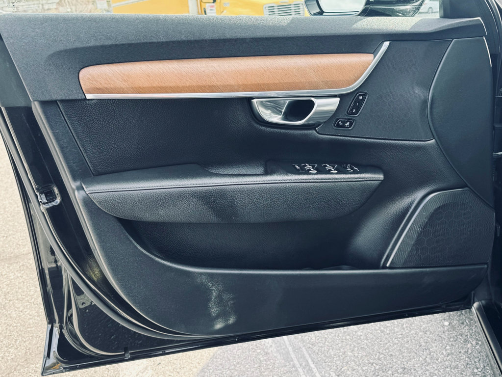 Used 2022 Volvo S90 B6 Momentum image 7