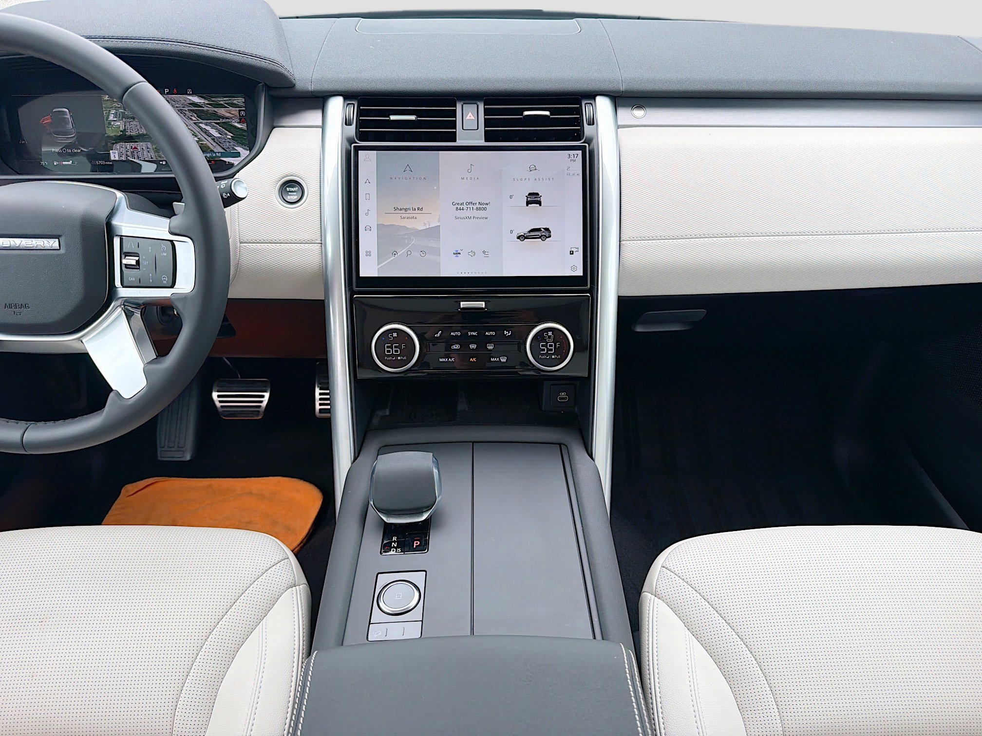 Used 2025 Land Rover Discovery Dynamic SE AWD/4WD image 20