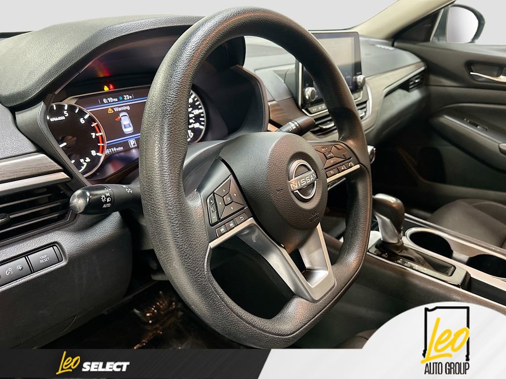 Used 2024 Nissan Altima 2.5 SV image 11