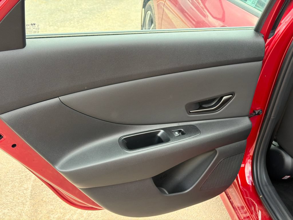 Certified 2025 Hyundai Elantra Sport FWD image 18