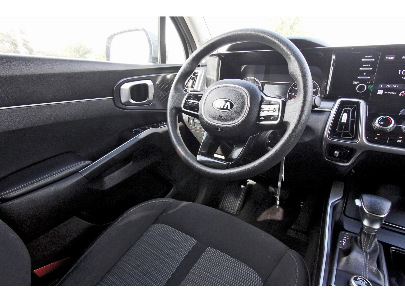 Used 2021 Kia Sorento LX image 11