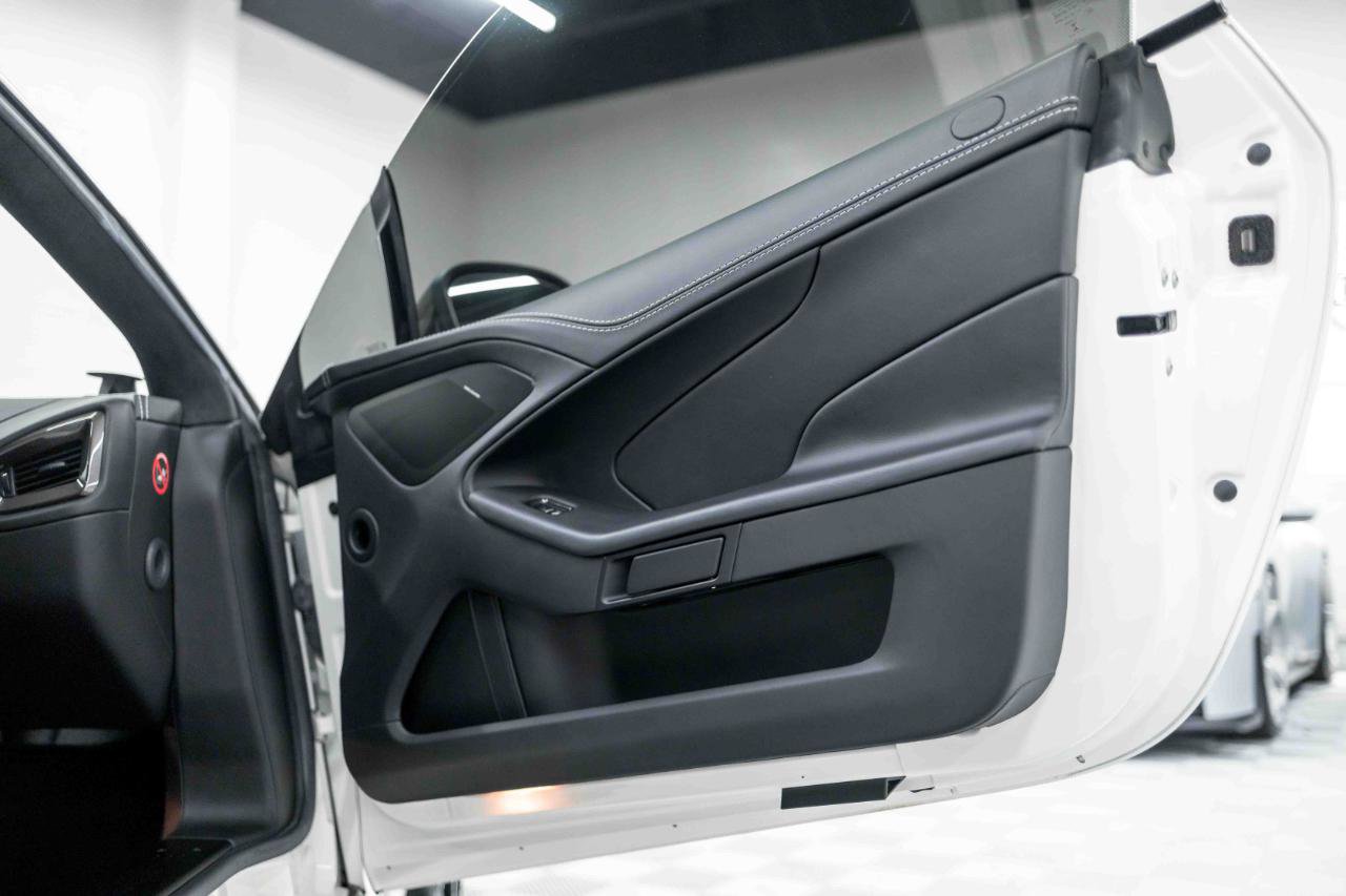 Used 2016 Aston Martin Vanquish Coupe image 39