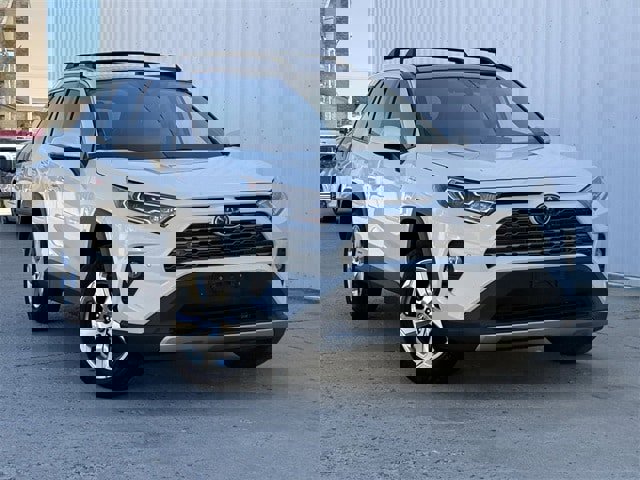 Used 2020 Toyota RAV4 Limited image 2