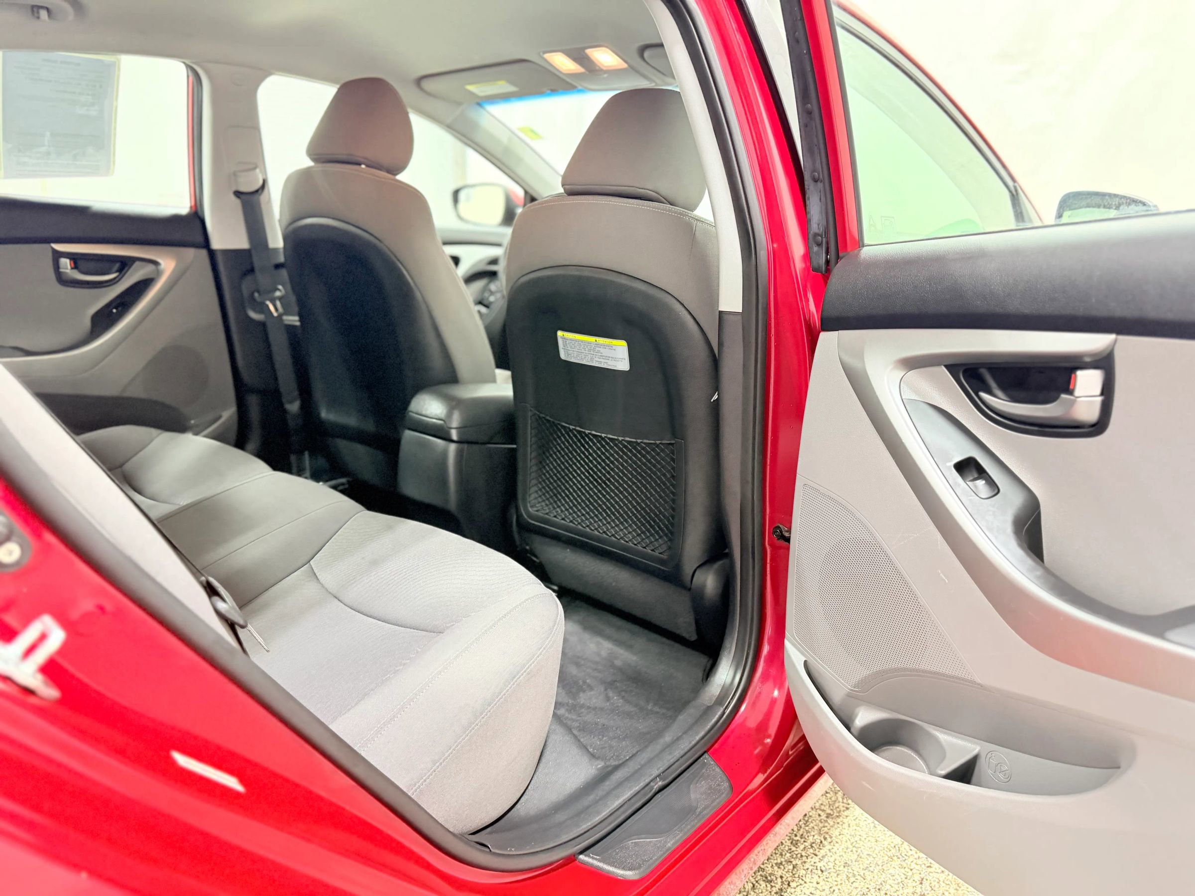 Used 2014 Hyundai Elantra SE image 28