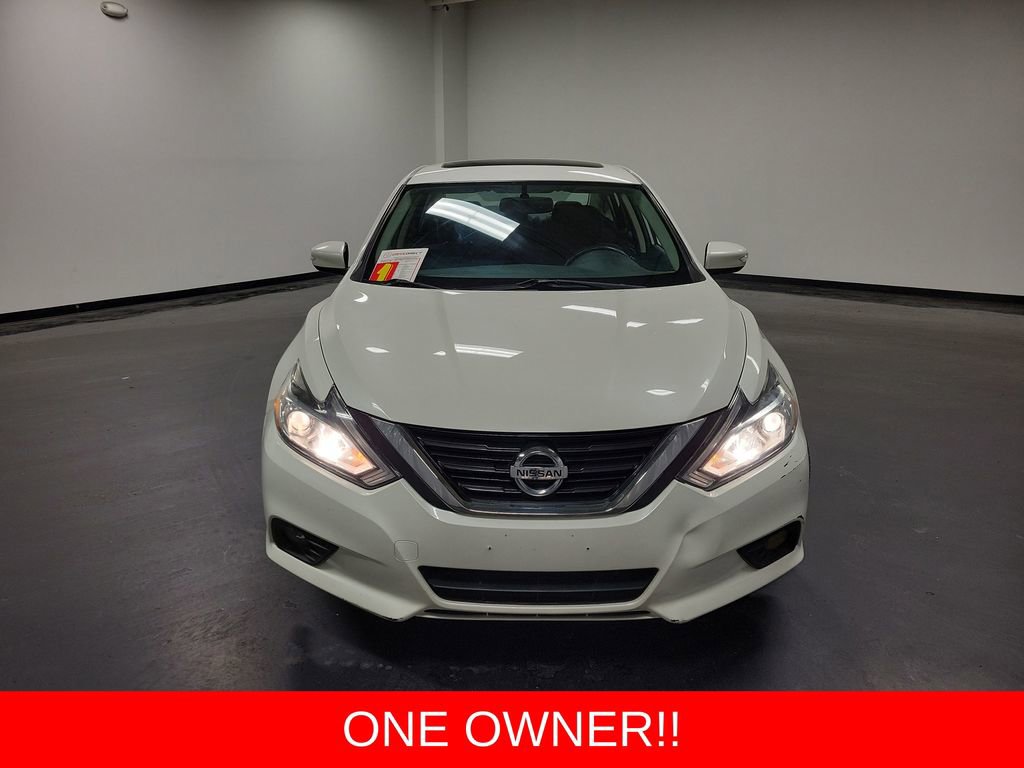 Used 2017 Nissan Altima 2.5 SV w/ Convenience Package FWD image 2
