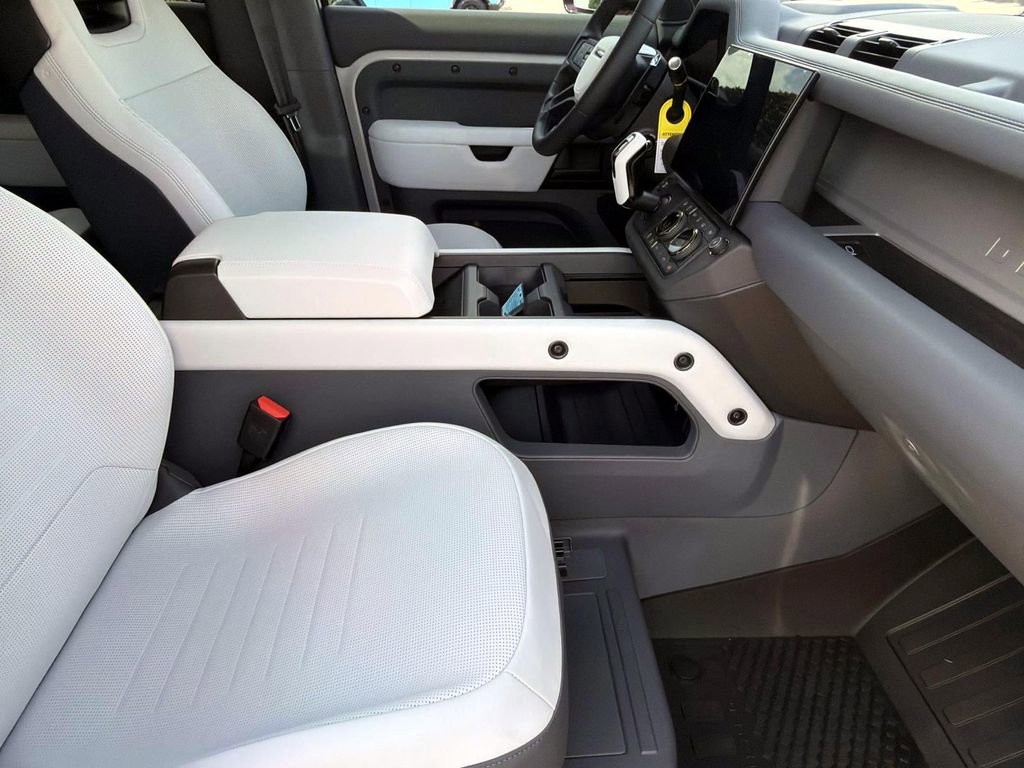 New 2026 Land Rover Defender 110 OCTA image 10