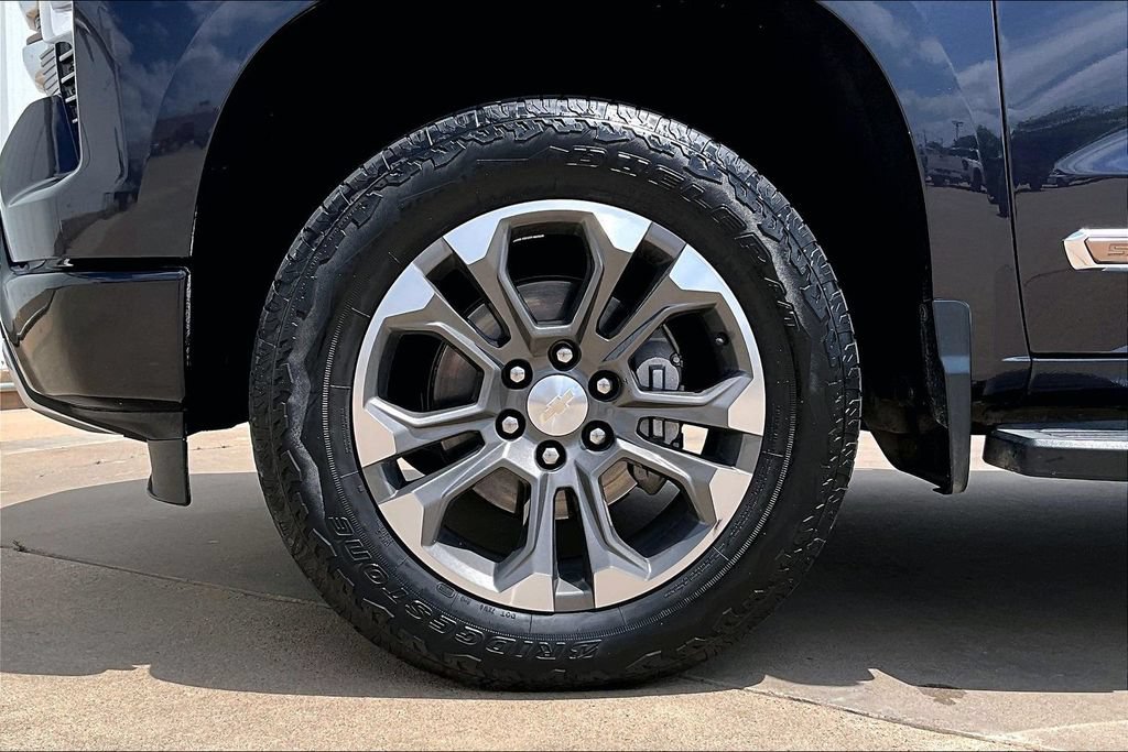 Used 2022 Chevrolet Silverado 1500 High Country w/ Z71 Off-Road Package AWD/4WD image 10