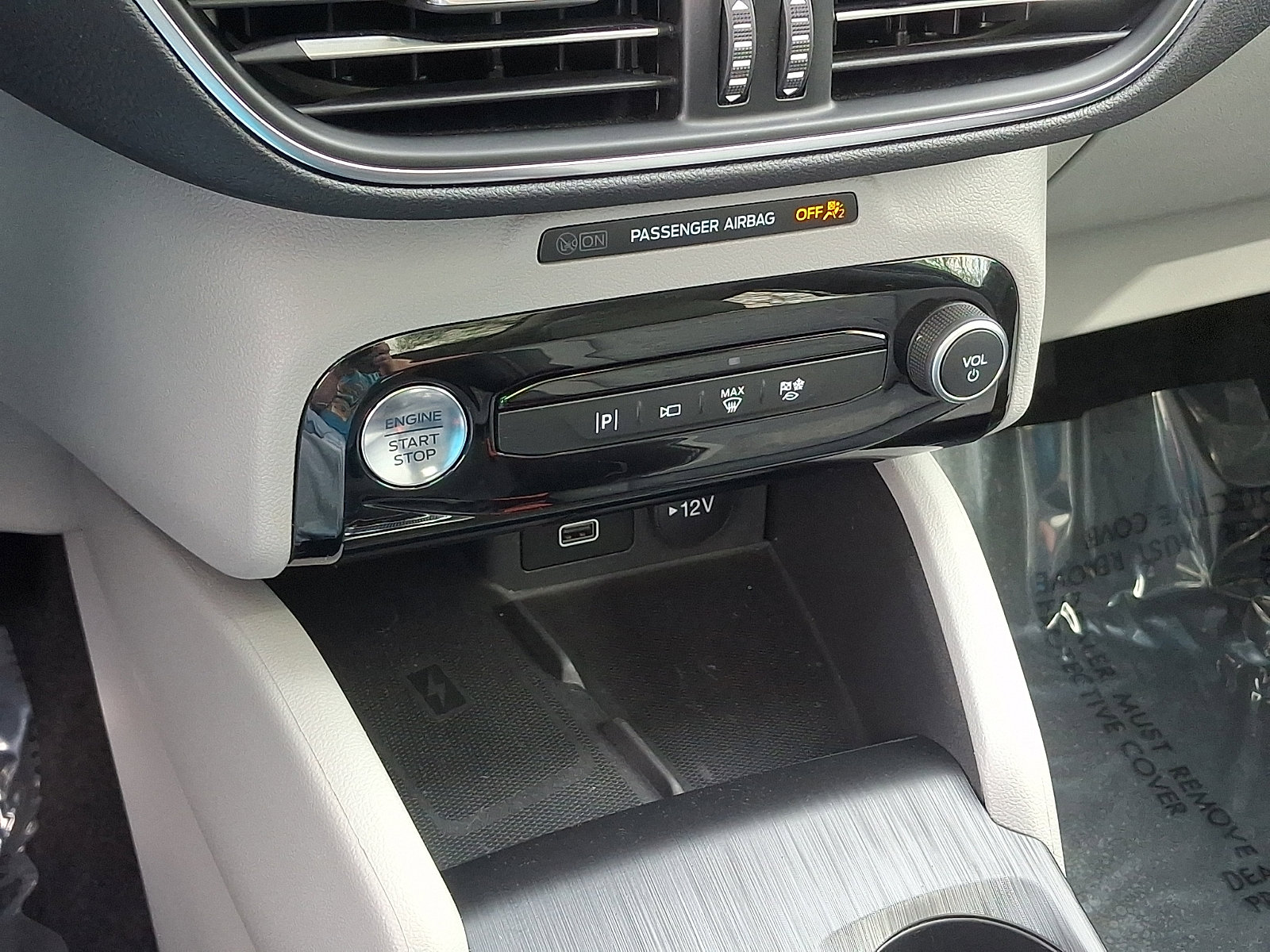 Used 2024 Ford Escape SE w/ PHEV Premium Package image 16