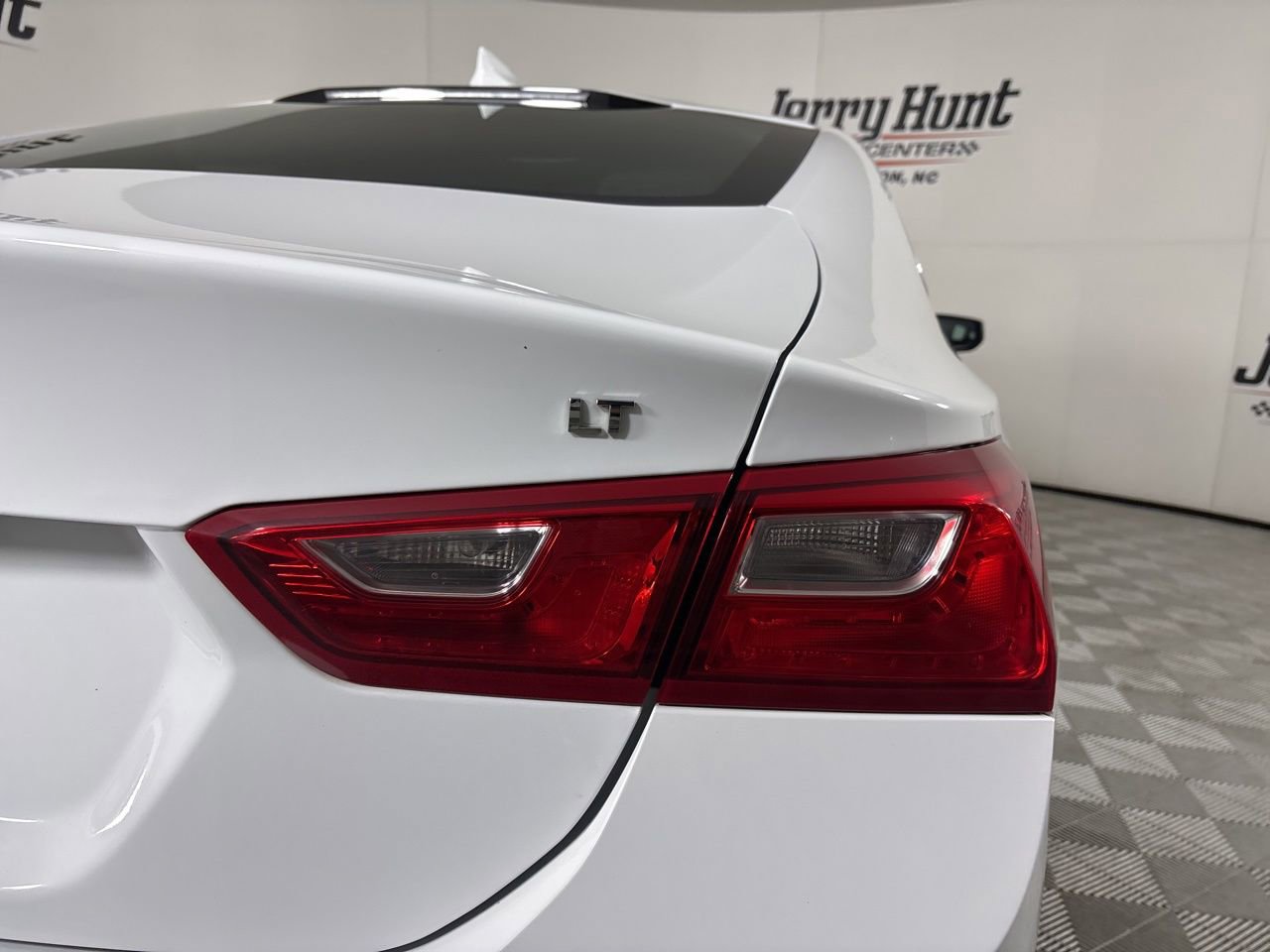 Used 2024 Chevrolet Malibu LT image 35