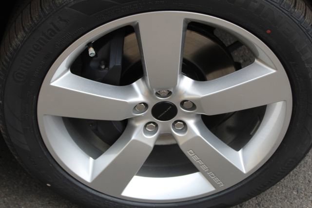 New 2026 Land Rover Defender 130 X-Dynamic SE image 8