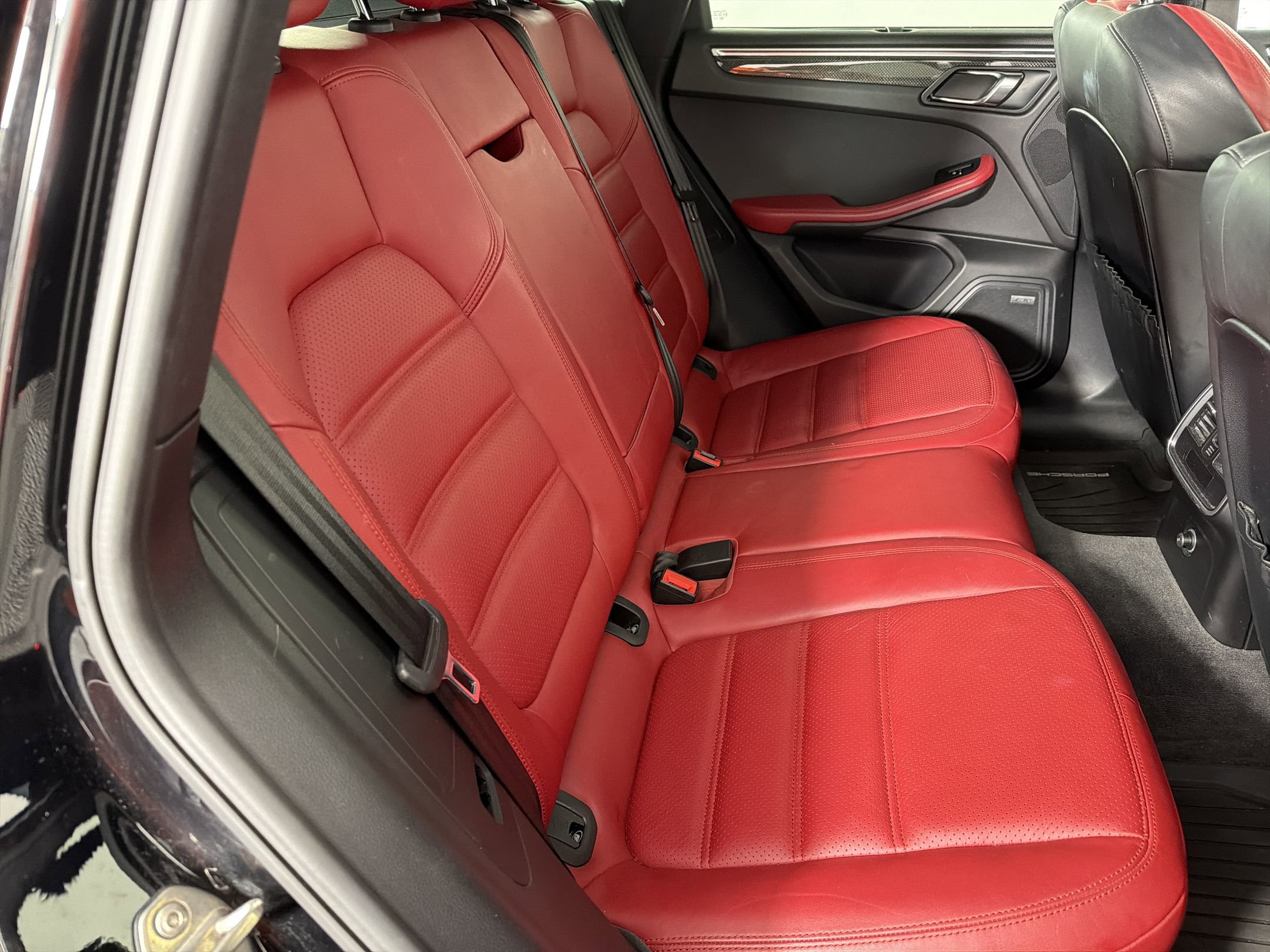 Used 2017 Porsche Macan Turbo AWD/4WD image 29