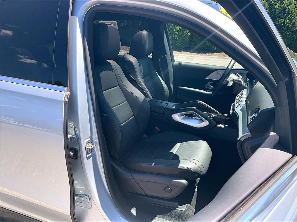 Used 2025 Mercedes-Benz GLS 450 4MATIC image 11