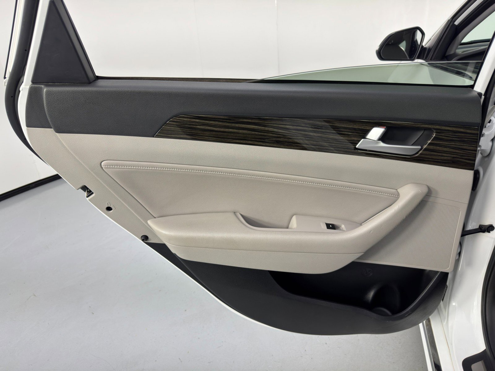 Used 2016 Hyundai Sonata Limited image 40