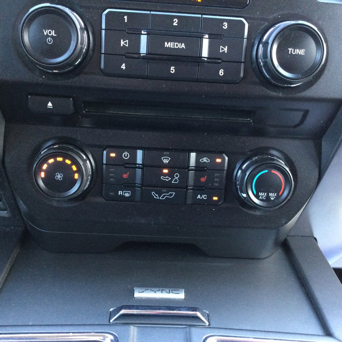 Used 2018 Ford F150 XLT w/ Equipment Group 302A Luxury AWD/4WD image 16