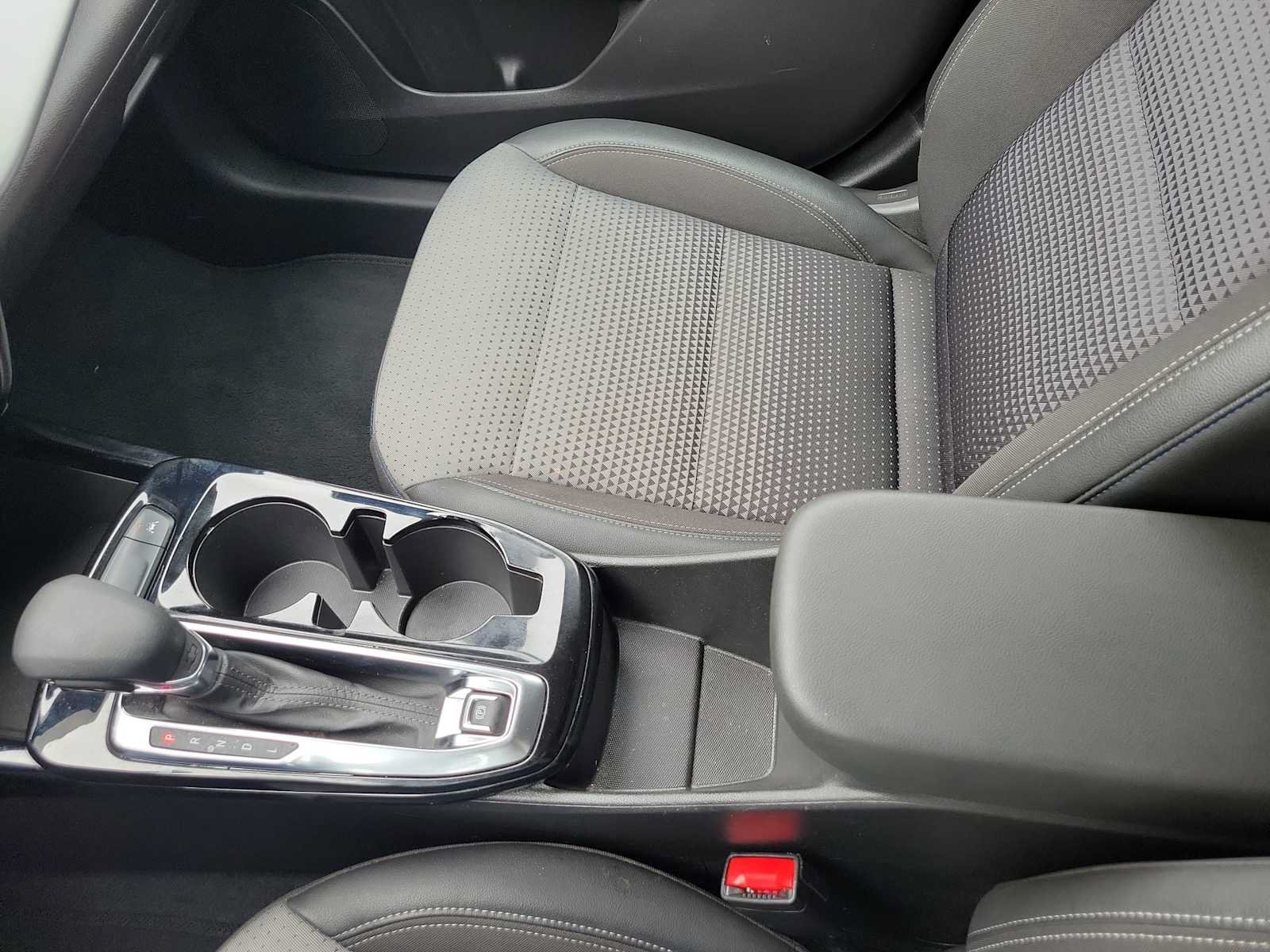 Used 2025 Chevrolet Trax LT FWD image 20