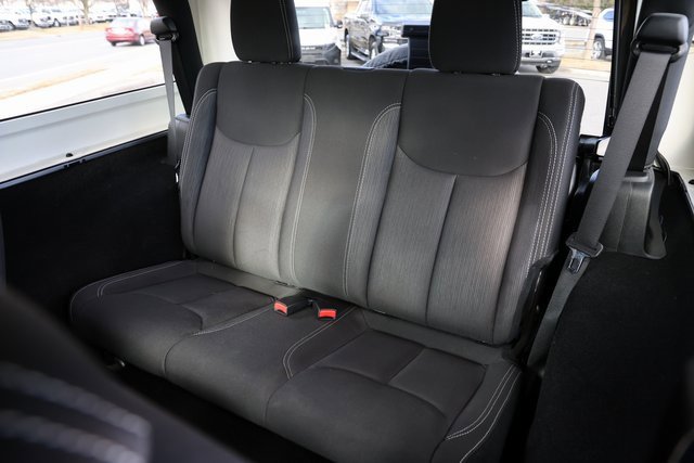 Used 2018 Jeep Wrangler Sahara w/ Connectivity Group image 16