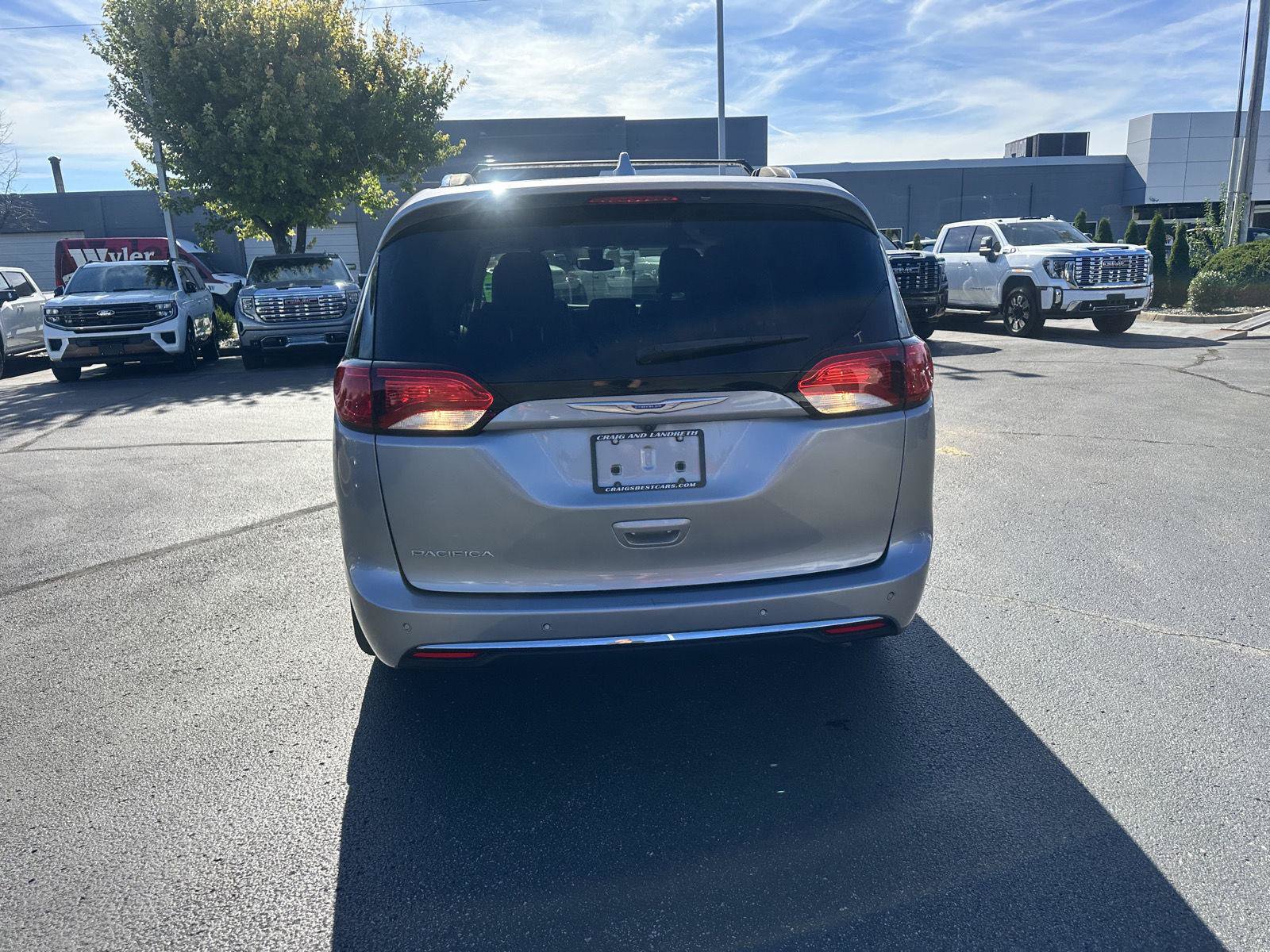 Used 2018 Chrysler Pacifica Touring-L FWD image 6