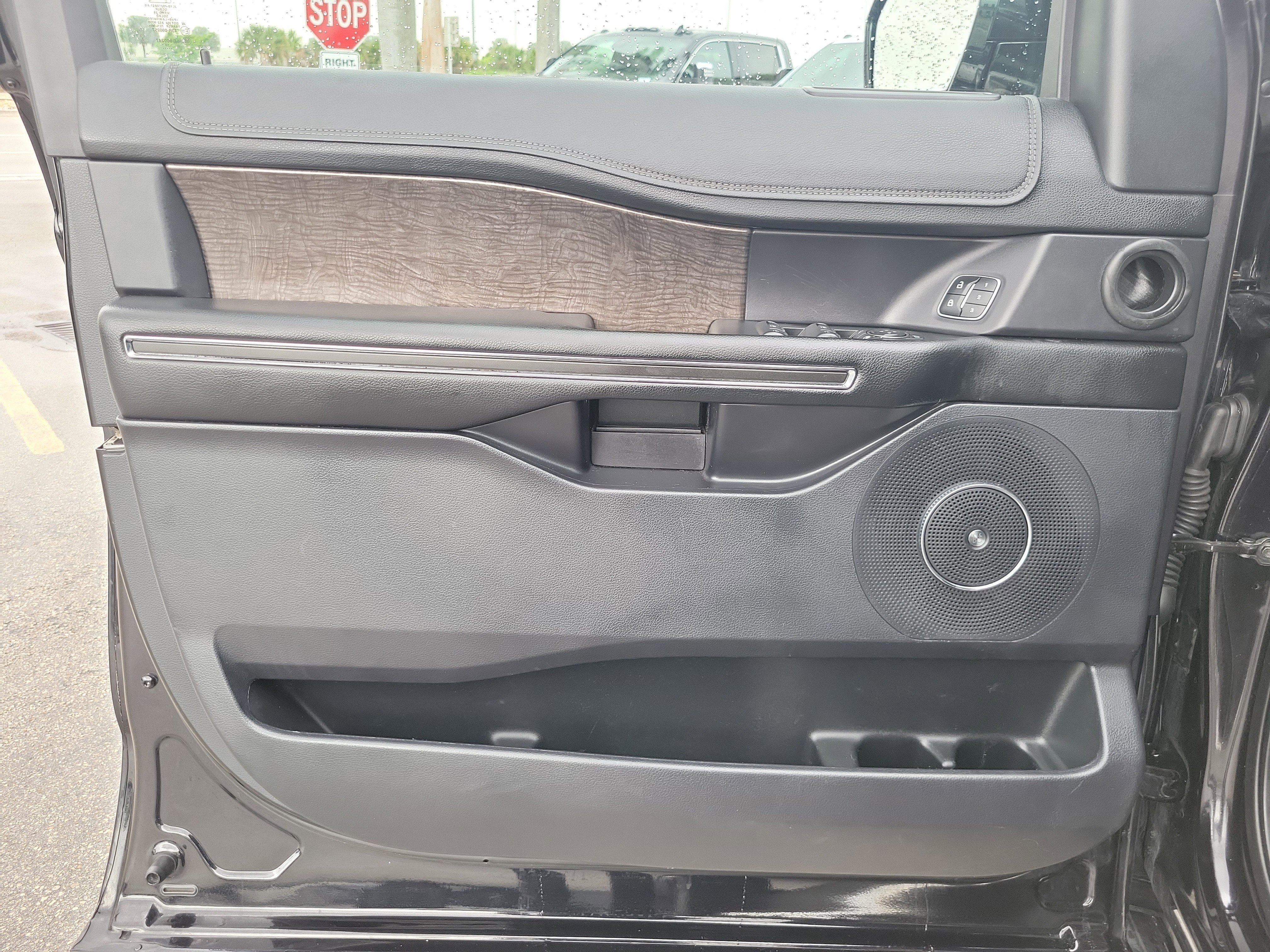 Used 2019 Ford Expedition Max Limited RWD image 24