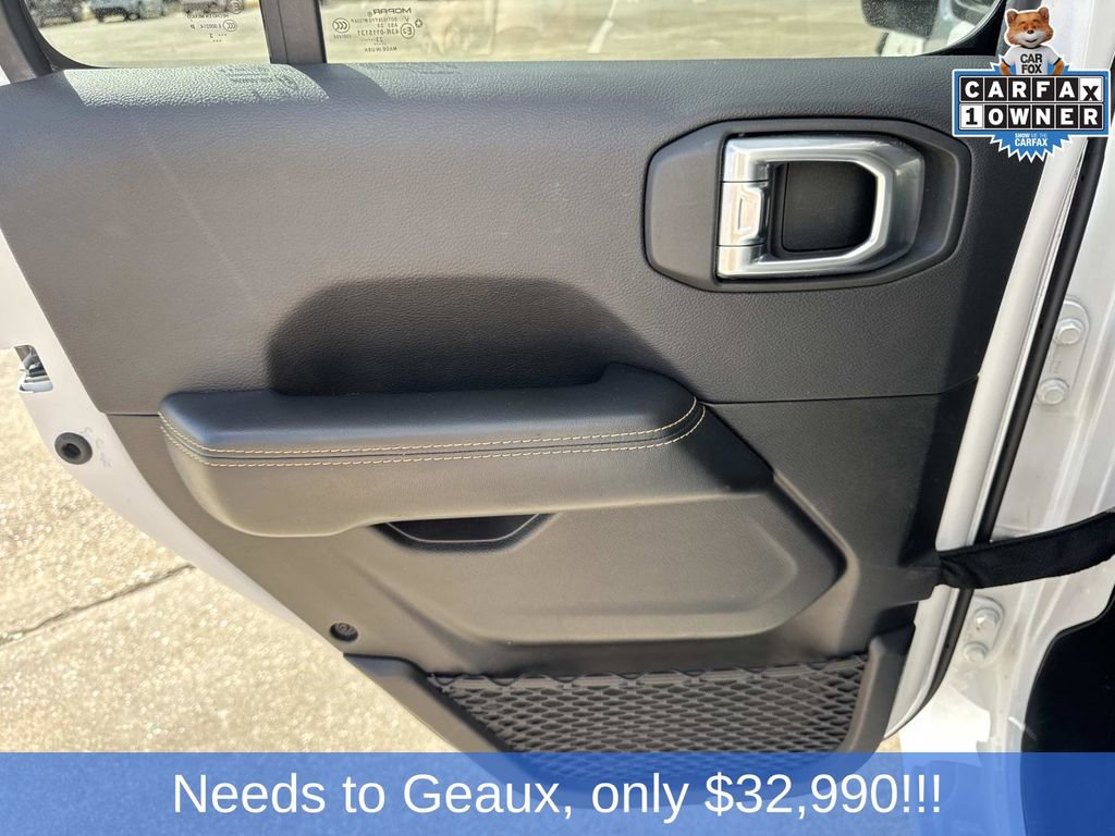 Used 2024 Jeep Wrangler Unlimited Sahara AWD/4WD image 32