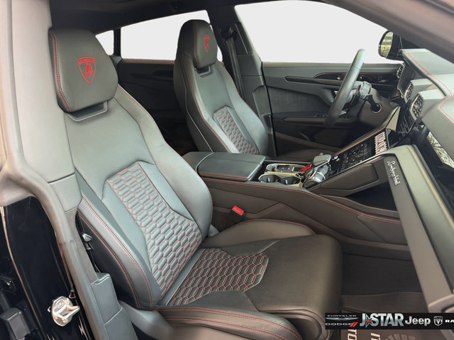 Used 2022 Lamborghini Urus AWD/4WD image 12