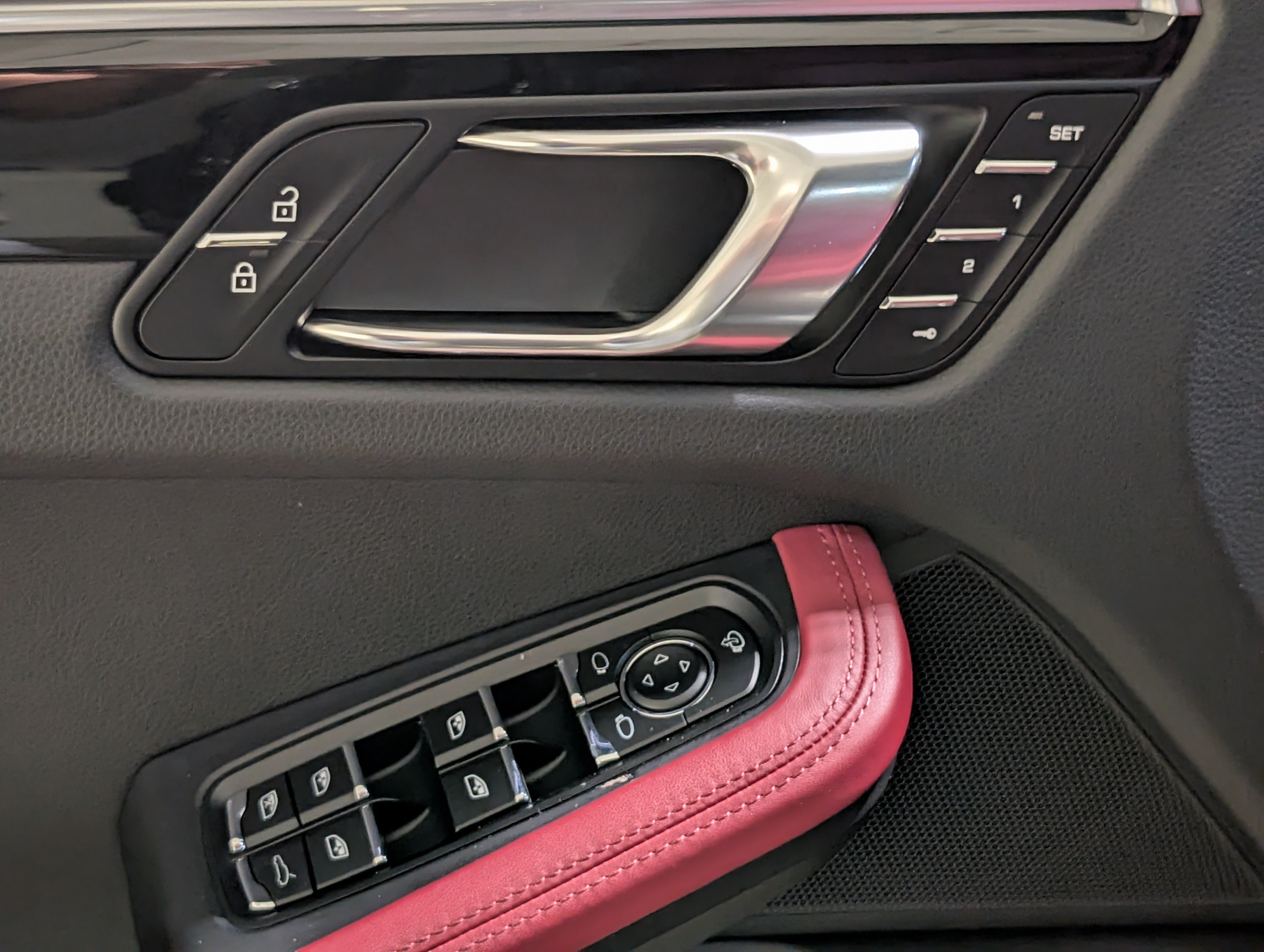 Certified 2025 Porsche Macan S AWD/4WD image 62