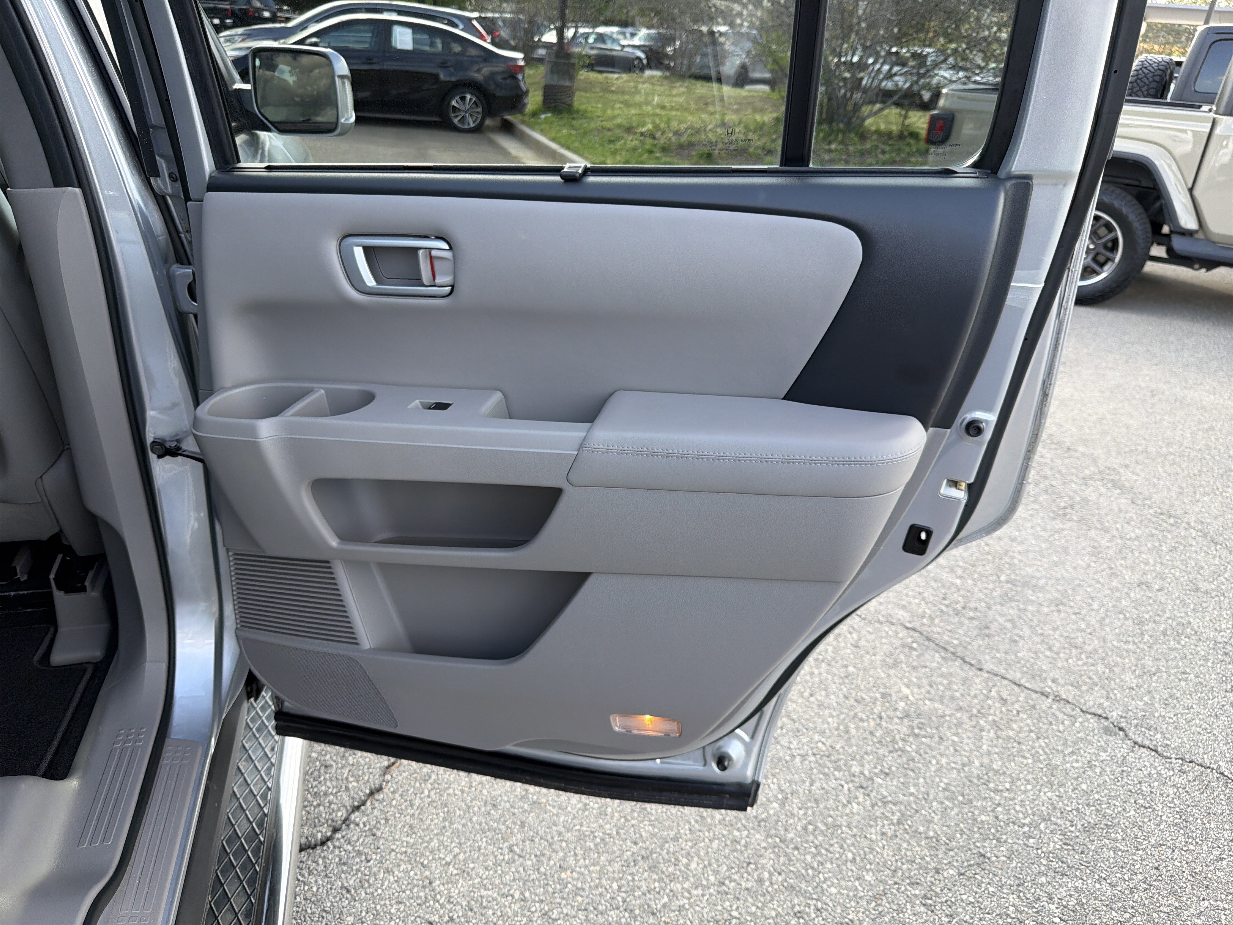 Used 2010 Honda Pilot Touring image 30