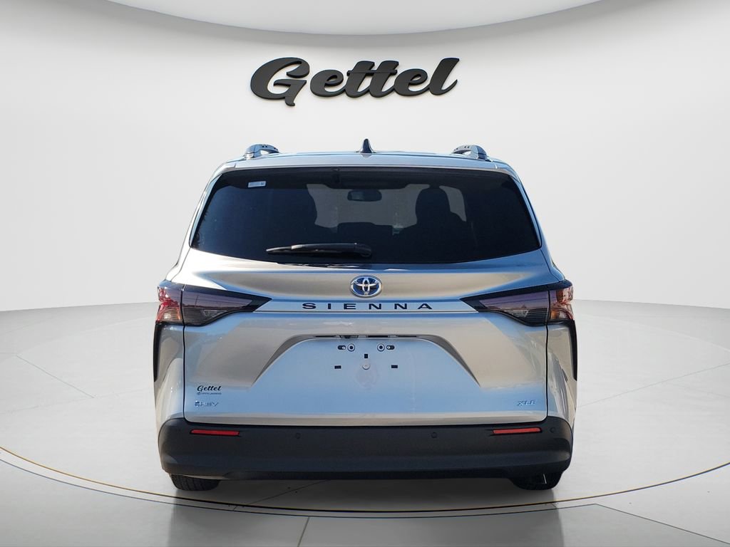 Certified 2025 Toyota Sienna XLE image 6