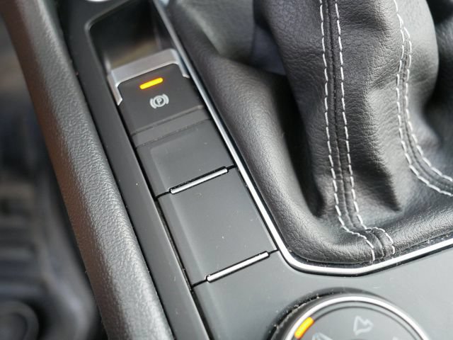 Certified 2022 Volkswagen Taos SE FWD image 34
