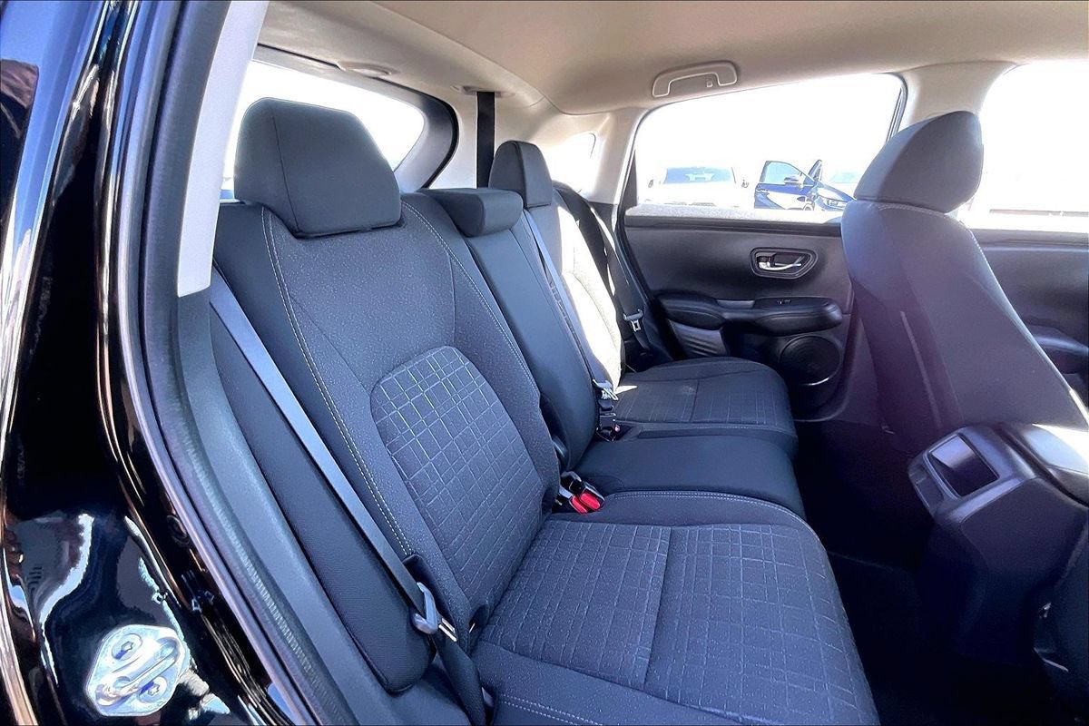 Used 2025 Honda HR-V LX image 14