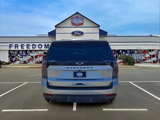 Used 2025 Chevrolet Suburban Z71 AWD/4WD image 6