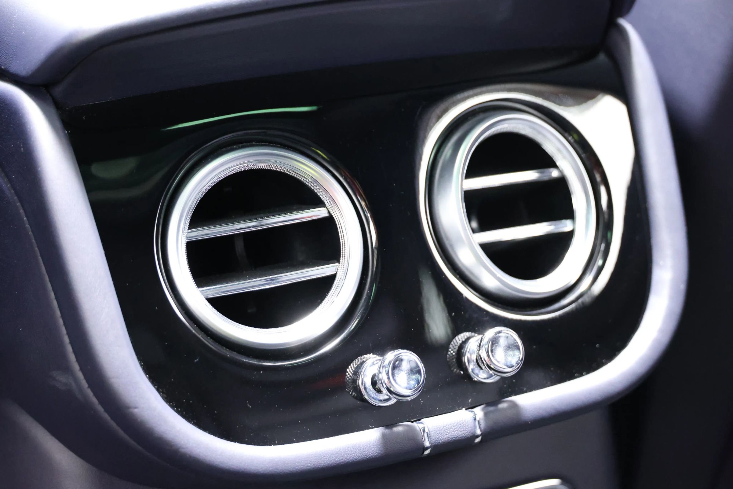 Used 2019 Bentley Bentayga AWD/4WD image 59