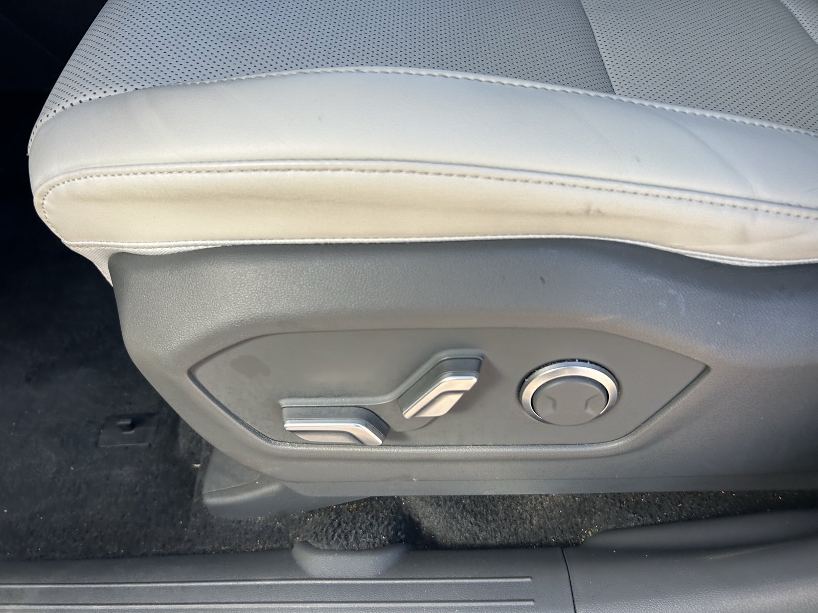 Used 2024 Hyundai Santa Fe SEL FWD image 28