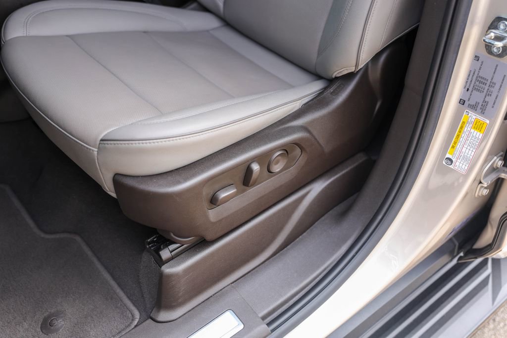 Used 2023 GMC Yukon SLT w/ SLT Premium Package AWD/4WD image 8