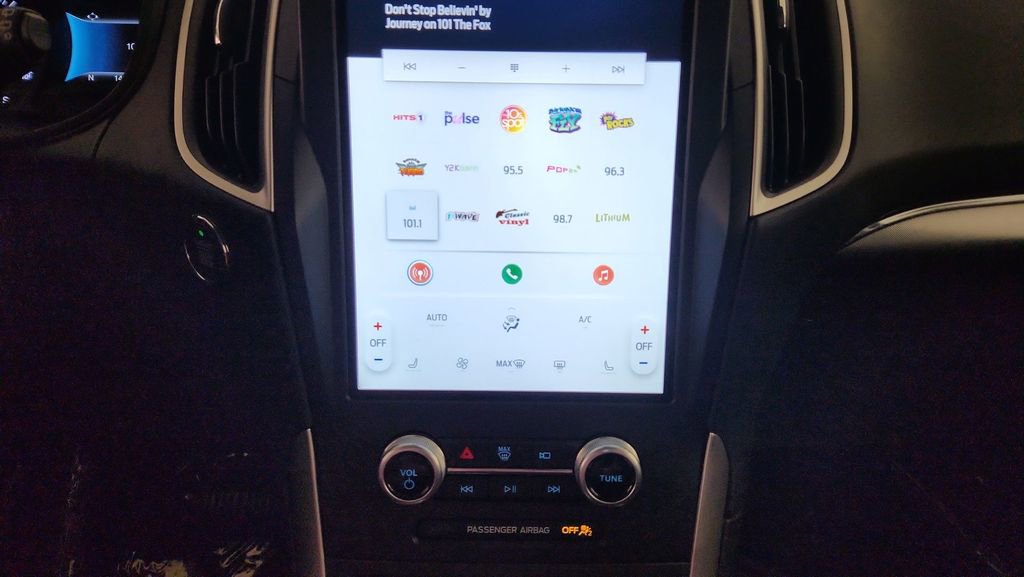 Used 2022 Ford Edge SEL image 16