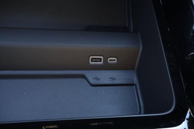 New 2026 Chevrolet Suburban RST image 33