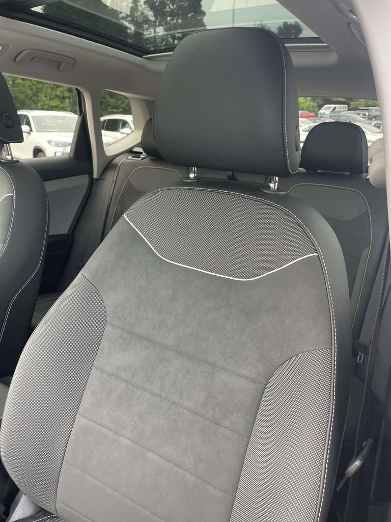 Certified 2023 Volkswagen Taos SE FWD image 21