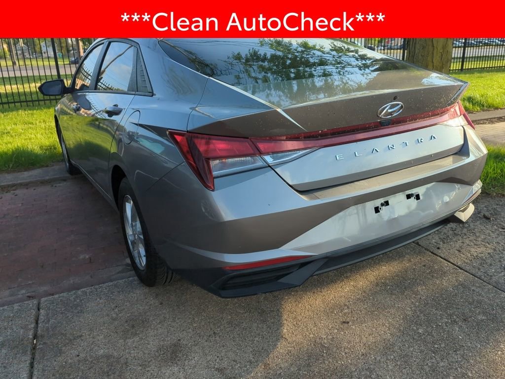 Used 2022 Hyundai Elantra SE FWD image 4