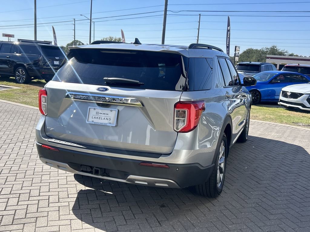 Used 2022 Ford Explorer XLT w/ Equipment Group 202A image 6