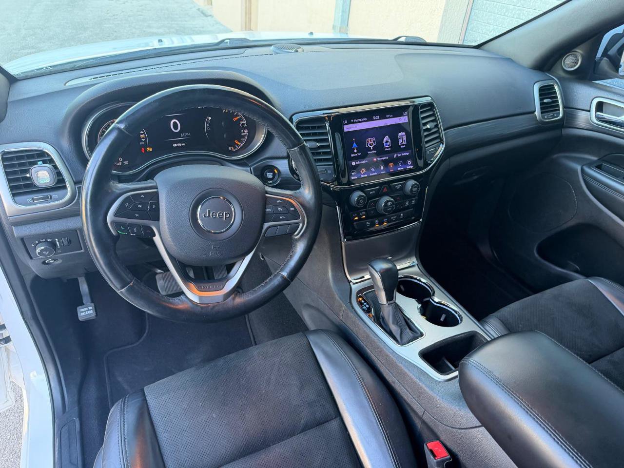 Used 2019 Jeep Grand Cherokee Laredo RWD image 20