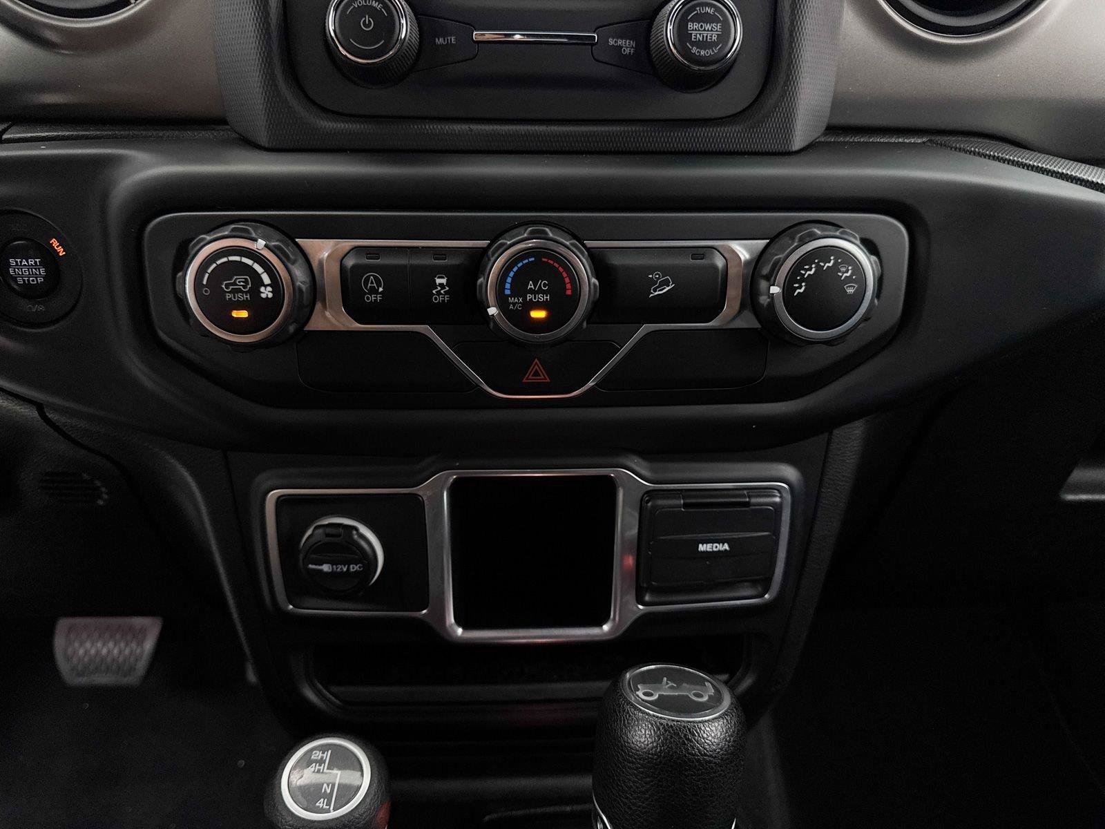 Used 2018 Jeep Wrangler Unlimited Sport AWD/4WD image 16